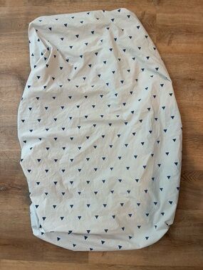 Land of Nod Crib Sheet - Navy Triangle Pattern